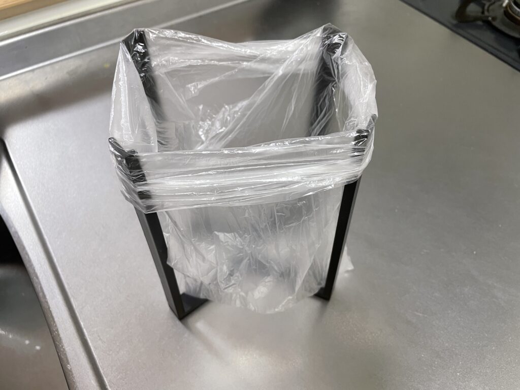卓上ポリ袋スタンドで簡易ゴミ箱