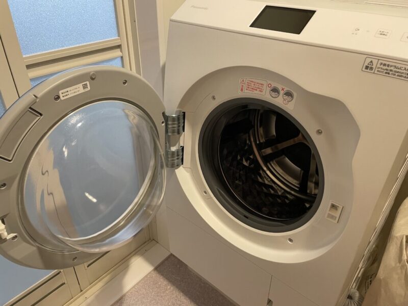 パナソニックドラム式洗濯乾燥機のフタが開いた状態