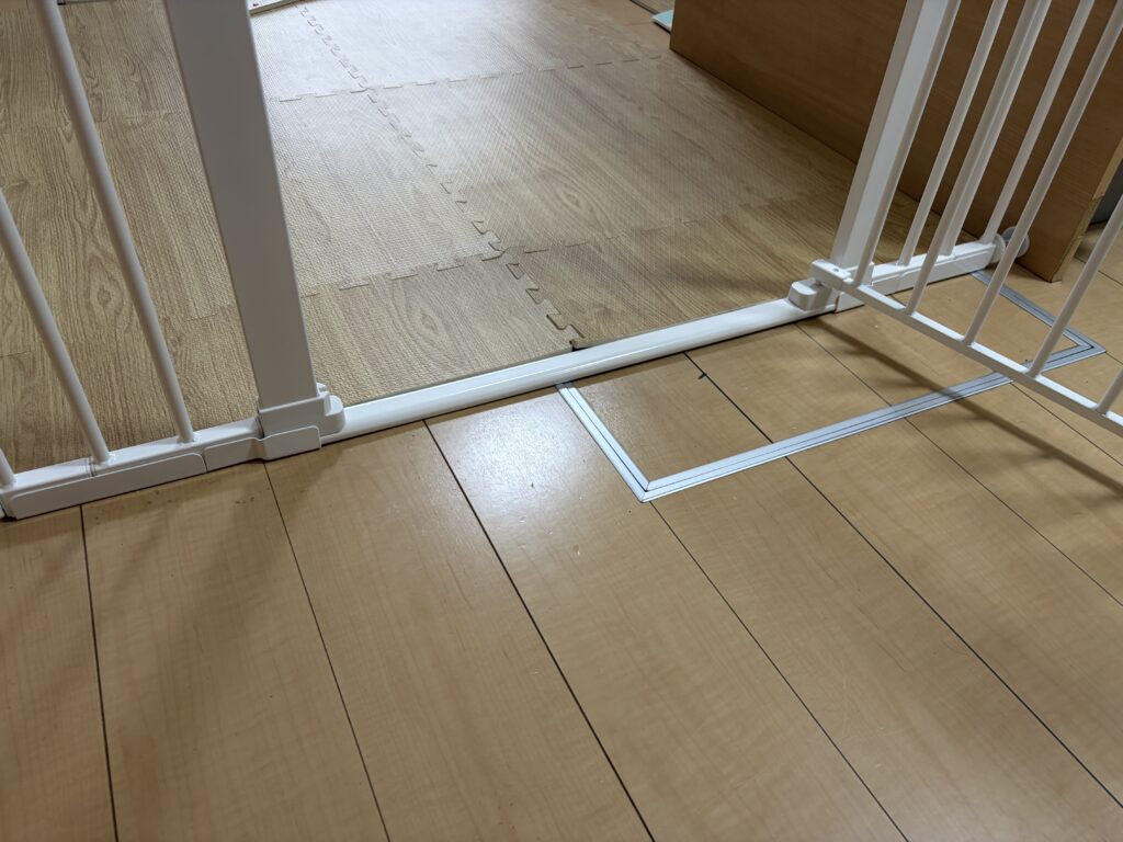 床下収納付近に設置したタンスのゲンベビーゲート