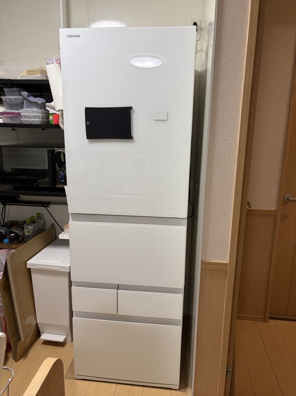 東芝VEGETA 411Lを設置した賃貸キッチンの奥行きと通路幅