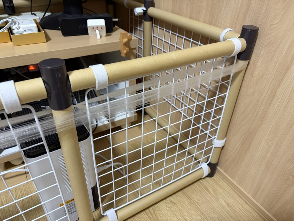テレビ前DIYサークルのワイヤーネット取り付け部分