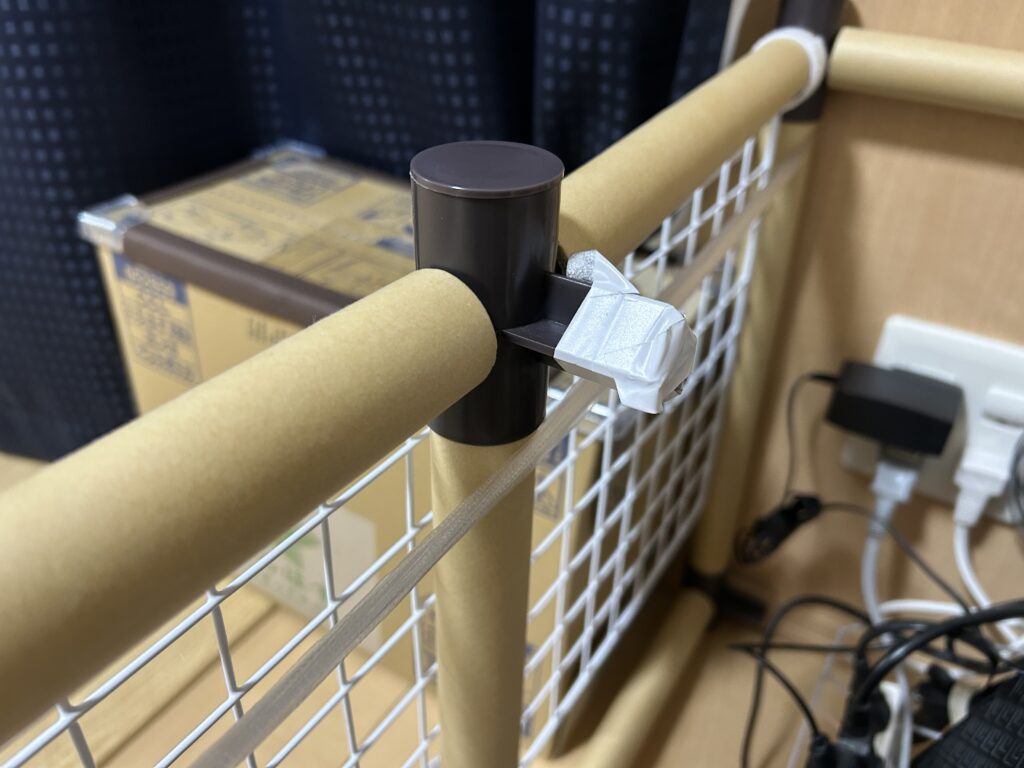 テレビ前DIYサークルのT字連結パーツの内側に巻いたテープ